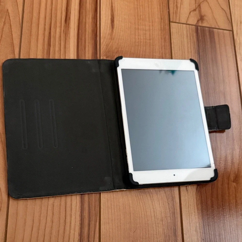 belkin Cream Quilted Tablet Folio Case with Gold Accent